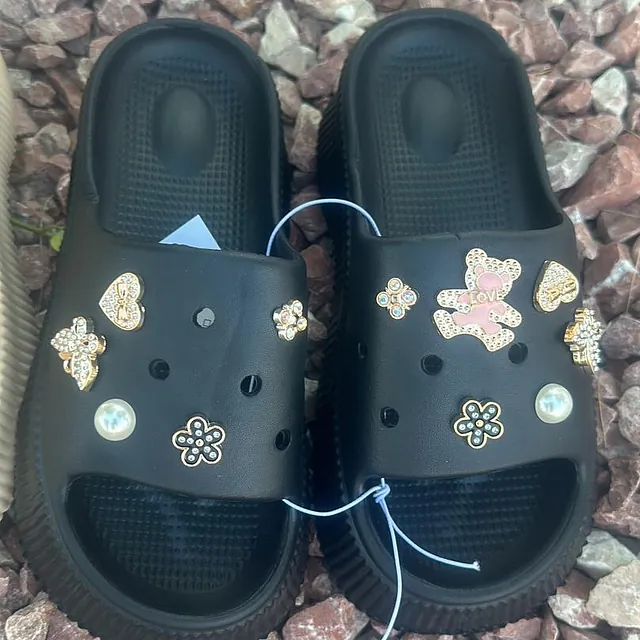 chanclas con brillos negro